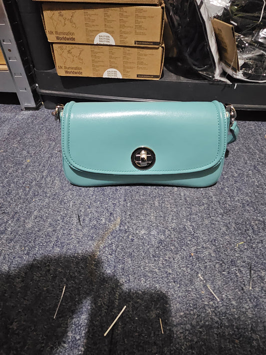 Turkis veske i kuskinn