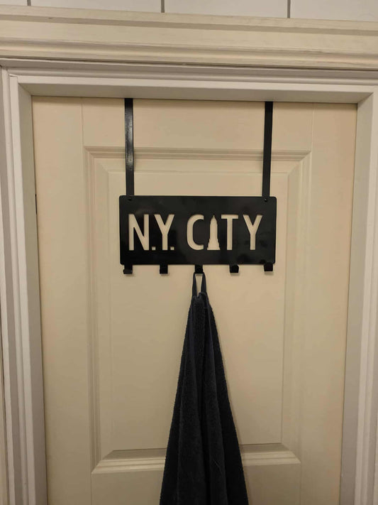 Dørhenger NY CITY i stål 30 x 33 cm - svart eller grå