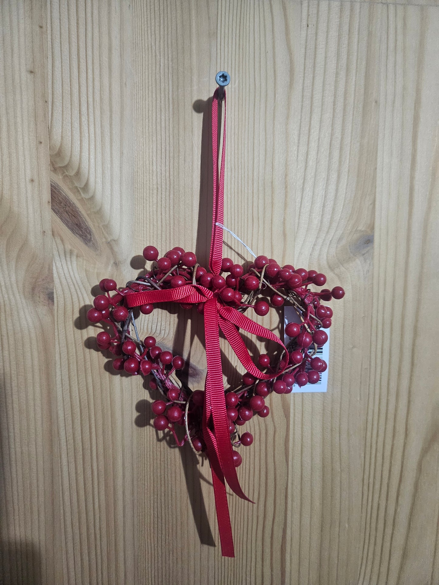 Hjertekrans med kvister og røde bær -12 cm