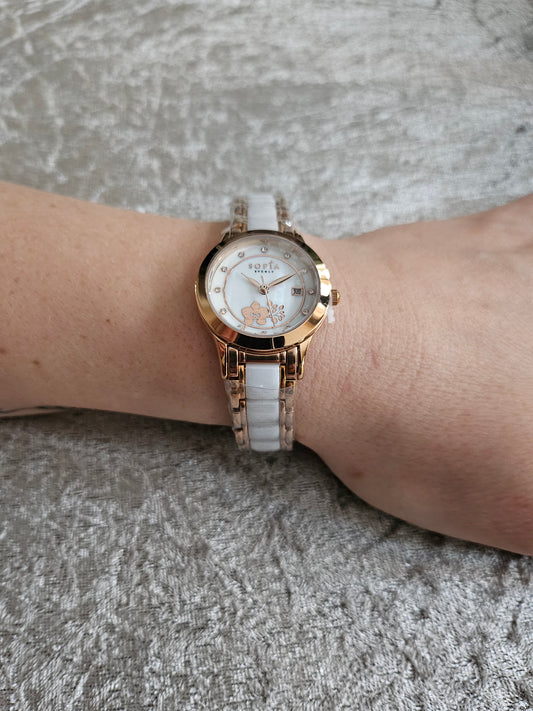 Sofia Everly Dameklokke Hvit i gaveeske- Elegant Norsk Design