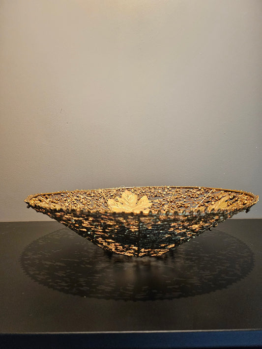 Blikkfang Gullfarget Dekorfat med Roseblader - 40 cm Elegant Serveringsfat