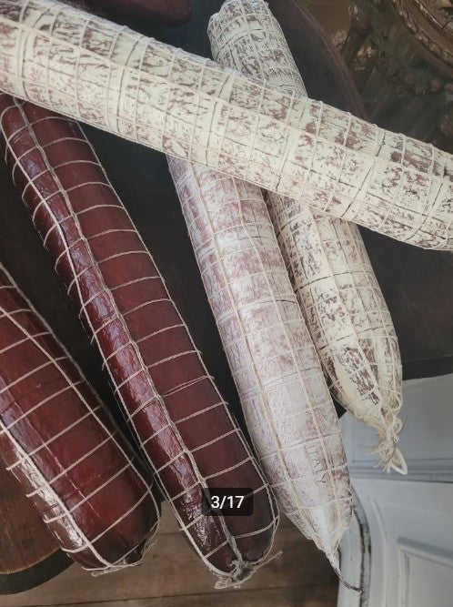 Kunstig Salami 45 cm - Dekorativ Spekemat for Utstilling