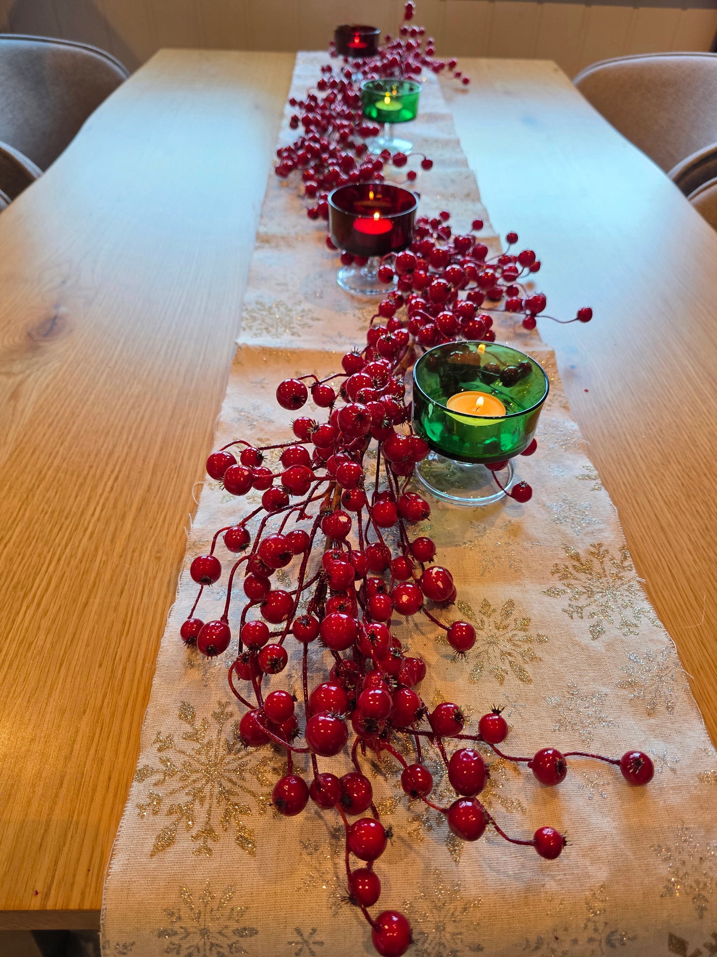 Ranke med Kvister og Røde Bær 150cm - Julepynt & Dekorasjon