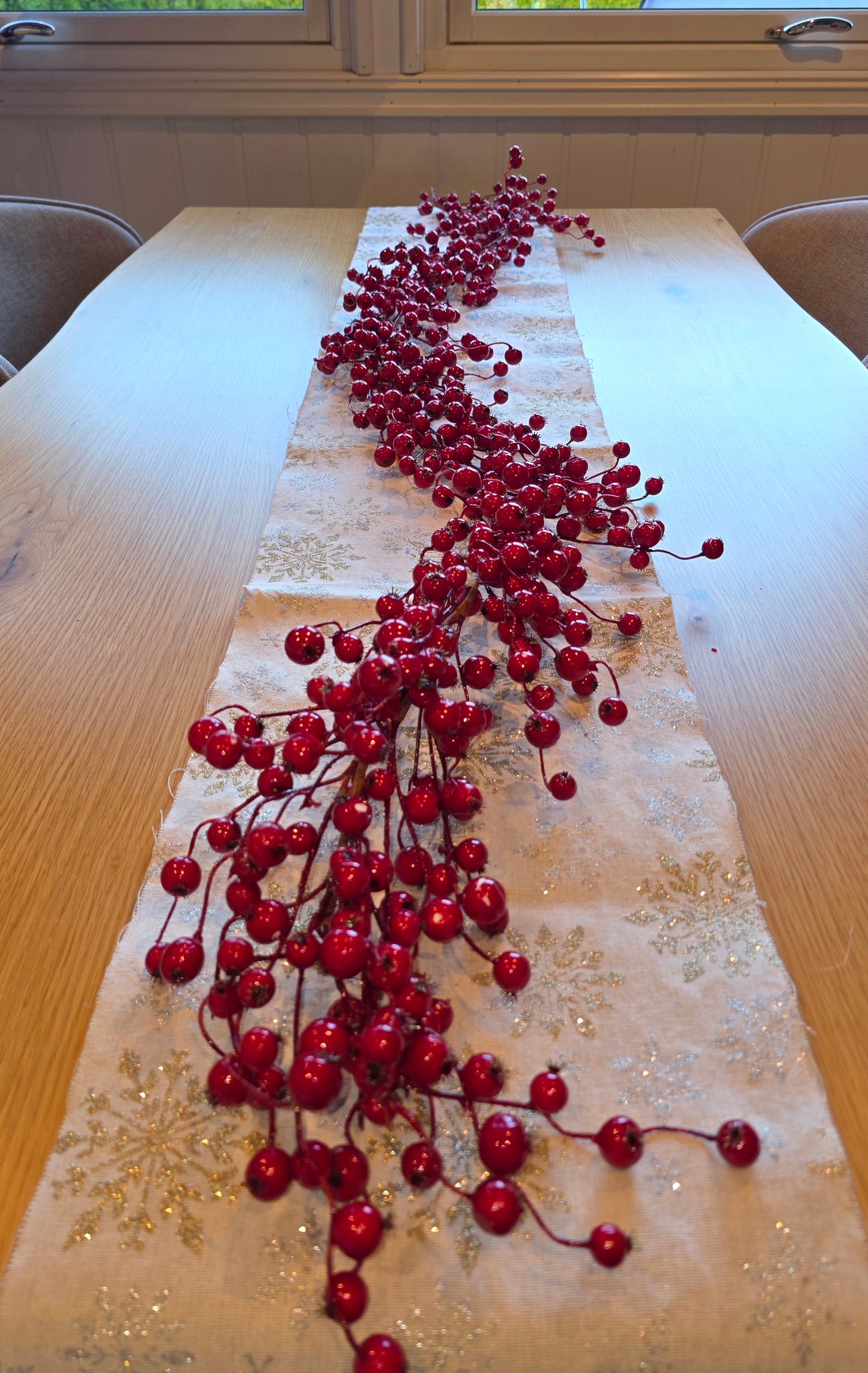 Ranke med Kvister og Røde Bær 150cm - Julepynt & Dekorasjon