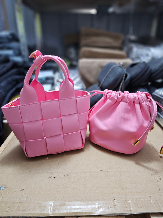 Håndlaget Flettet Veske Rosa - Nordisk Design - med skinnpose