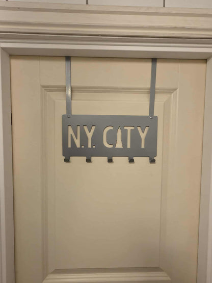 Dørhenger NY CITY i stål 30 x 33 cm - svart eller grå
