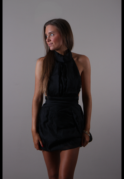 Milliie Oline kjole - Elegant Halterneck minikjole - Beige eller sort