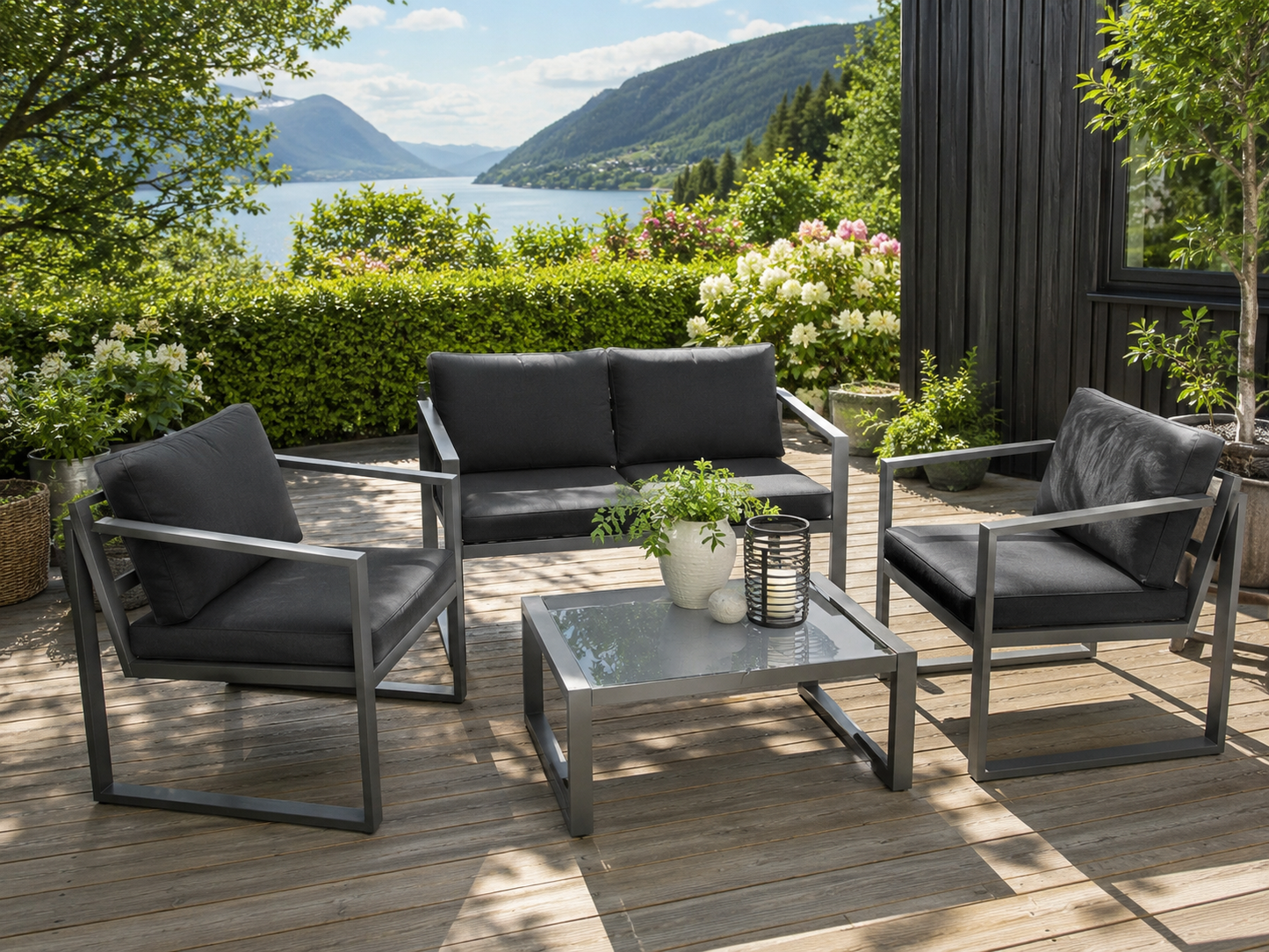 InGarden sittegruppe i grå aluminium og glassbord