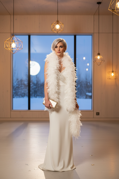 Fjærboa Hvit på person