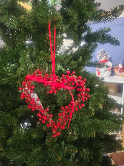 Hjertekrans med kvister og røde bær -20 cm