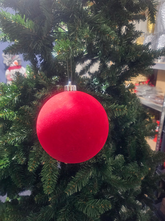 Stor Rød Julekule i Velourstoff 14 cm - Eksklusiv Juletrepynt