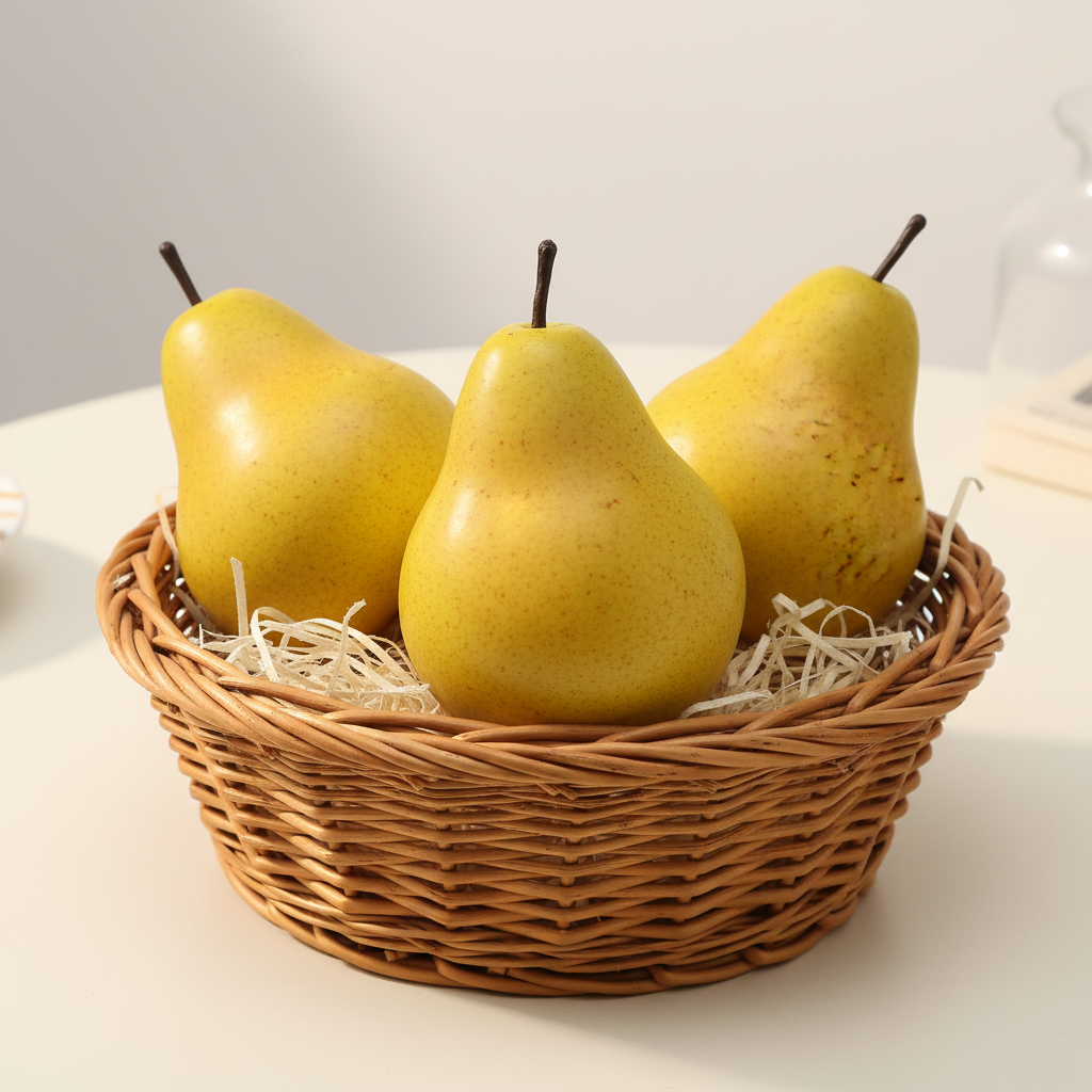Kunstige pærer i fruktkurv