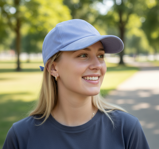 Lulus's caps isblå på person