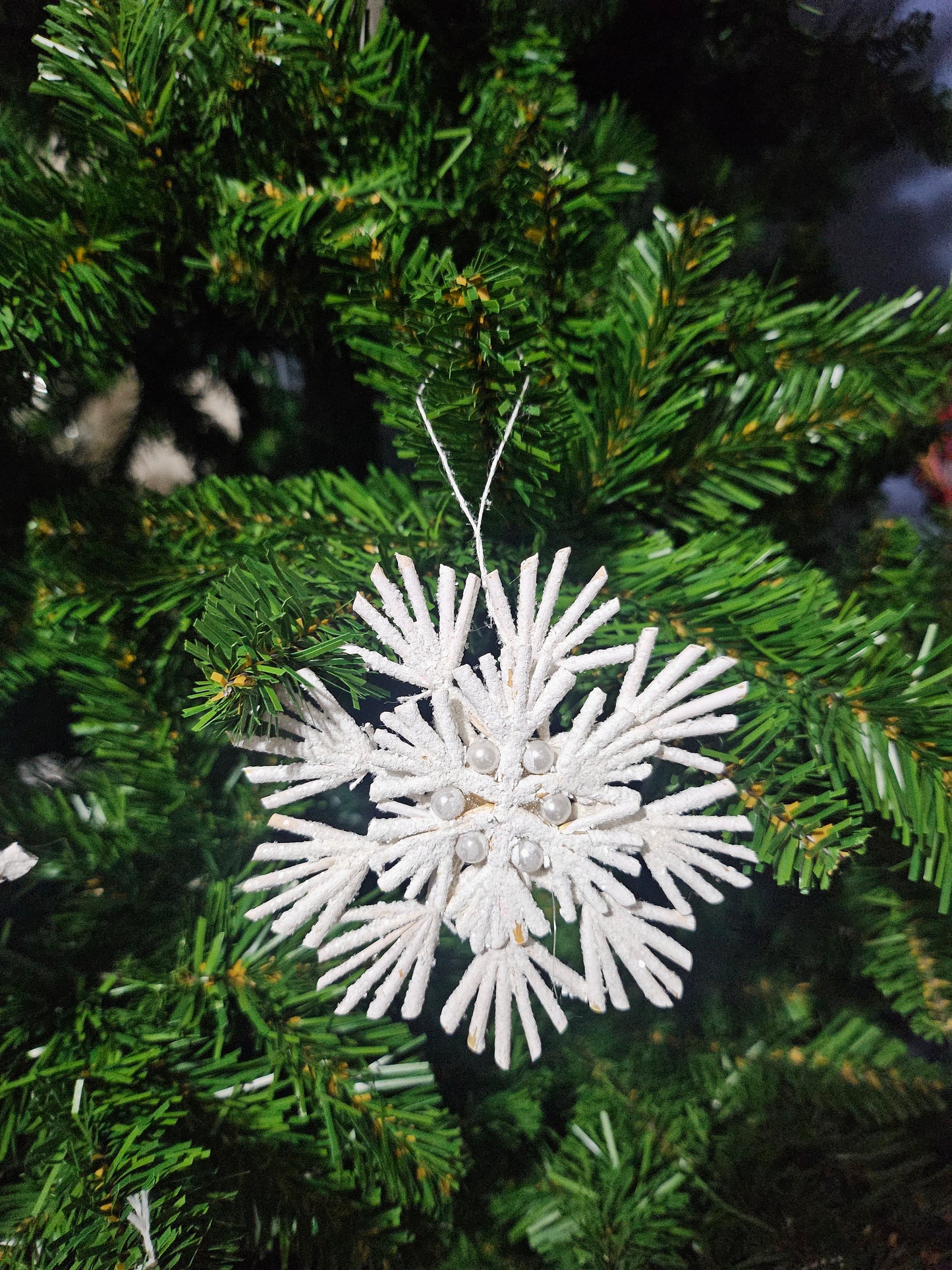 Hvite snøkrystaller og stjerner 10 cm Juletrepynt 4 pk -