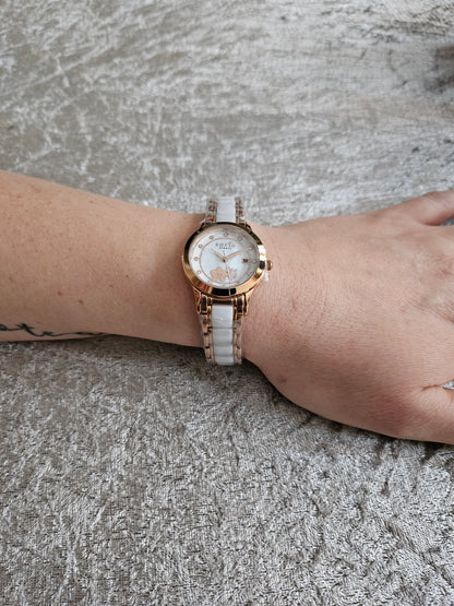 Sofia Everly Dameklokke Hvit i gaveeske- Elegant Norsk Design