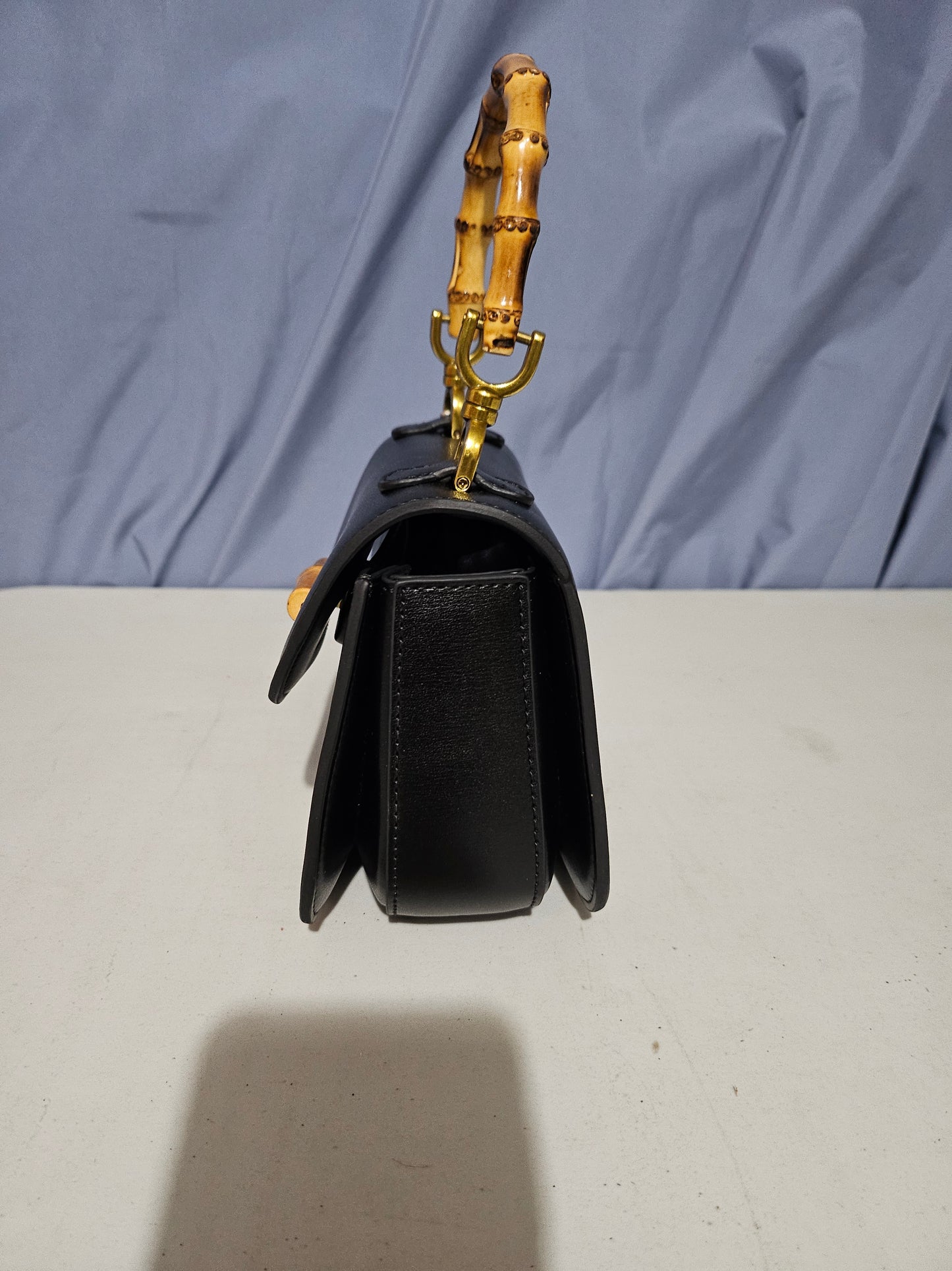 Moderne sort veske - Nordisk design - Kuskinn