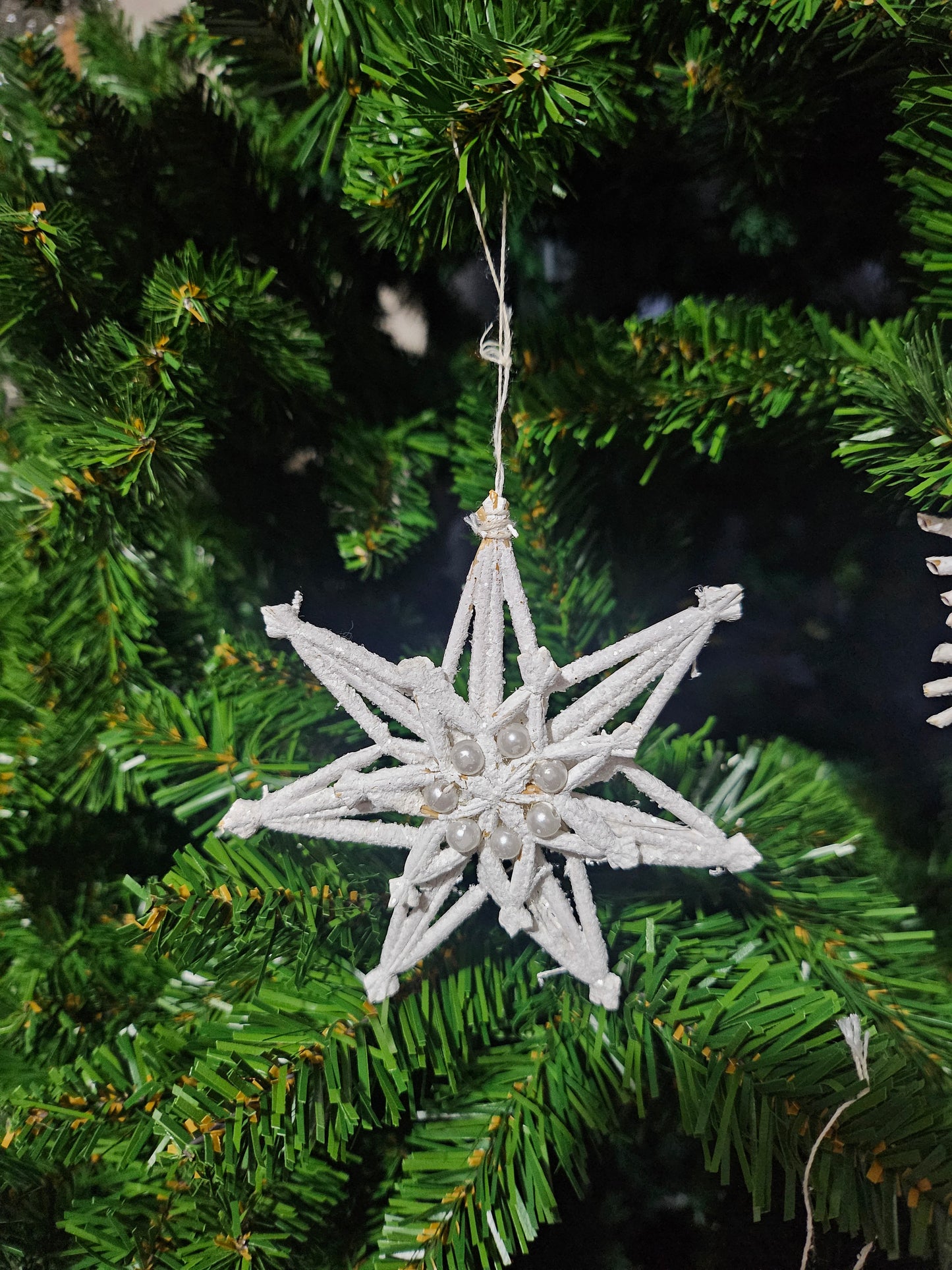 Hvite snøkrystaller og stjerner 10 cm Juletrepynt 4 pk -