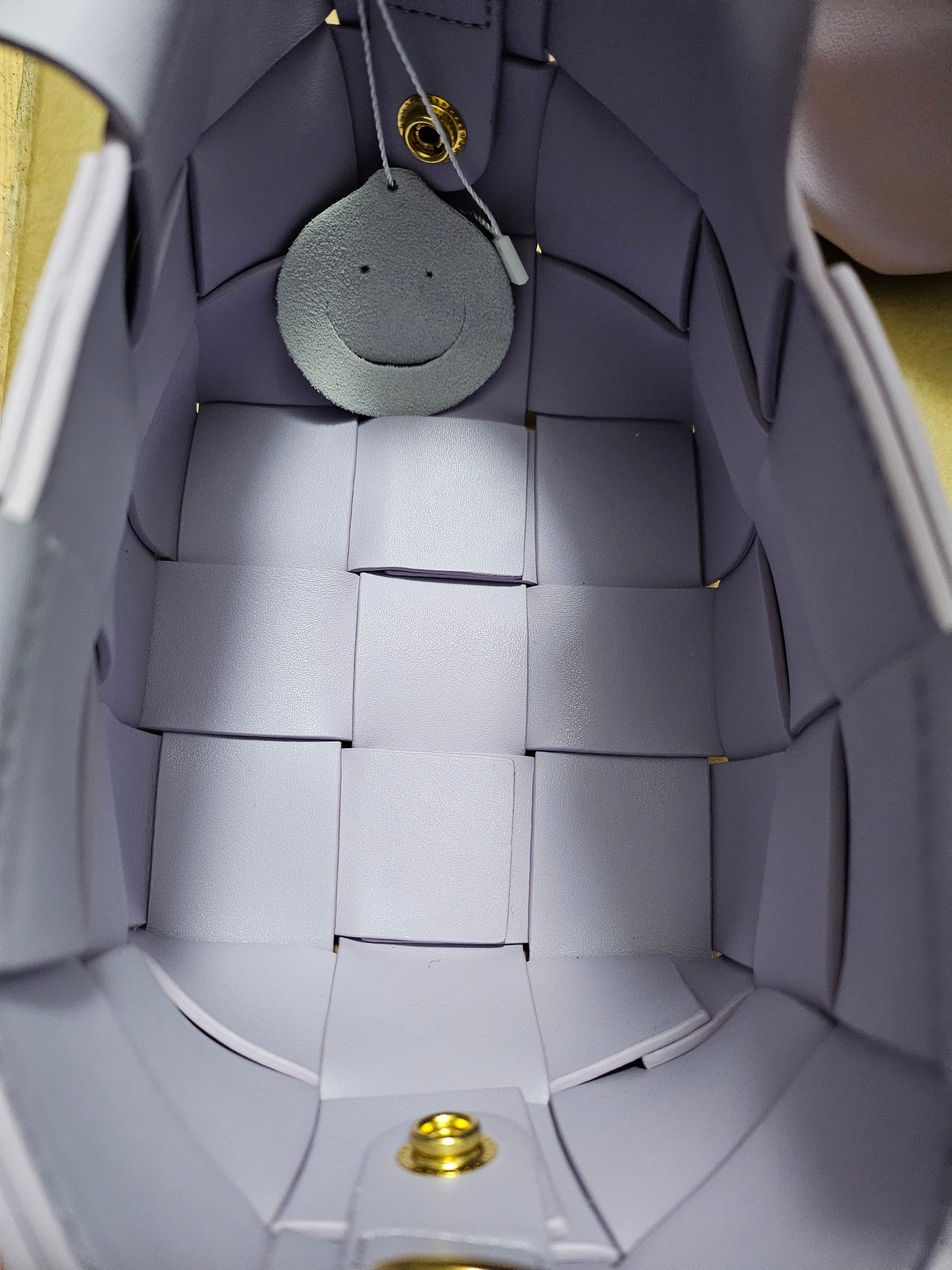 Håndlaget Flettet Veskelilla- Nordisk Design -med skinnpose