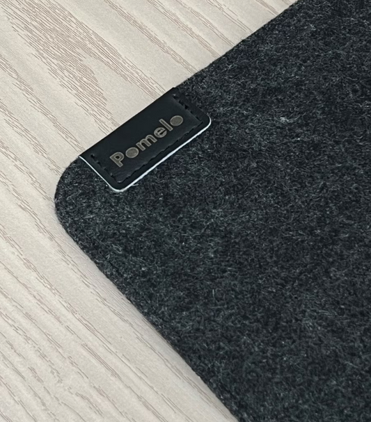 Pomelo Bordmatte Musematte Ull/Filt Mørk grå - Premium Skrivebordsunderlag