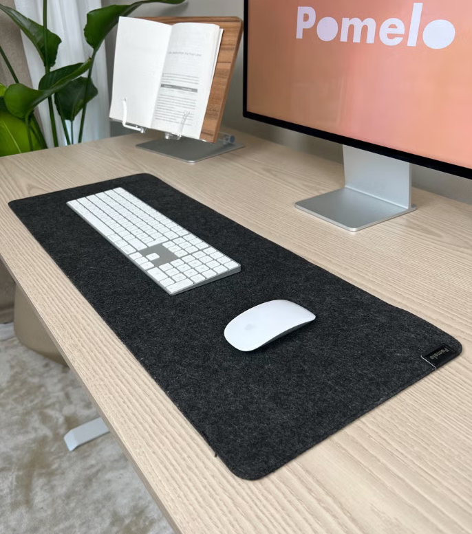 Pomelo Bordmatte Musematte Ull/Filt Mørk grå - Premium Skrivebordsunderlag