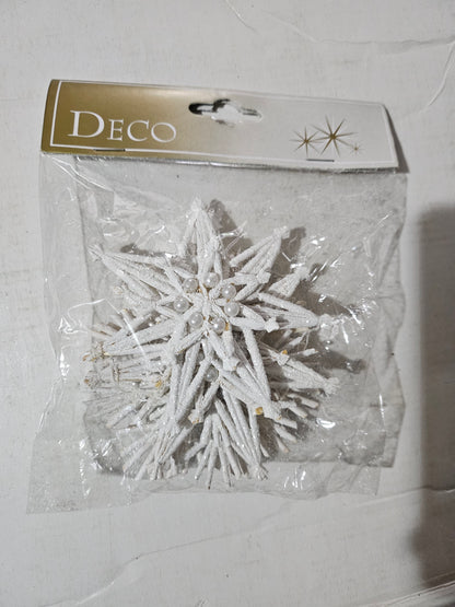 Hvite snøkrystaller og stjerner 10 cm Juletrepynt 4 pk -